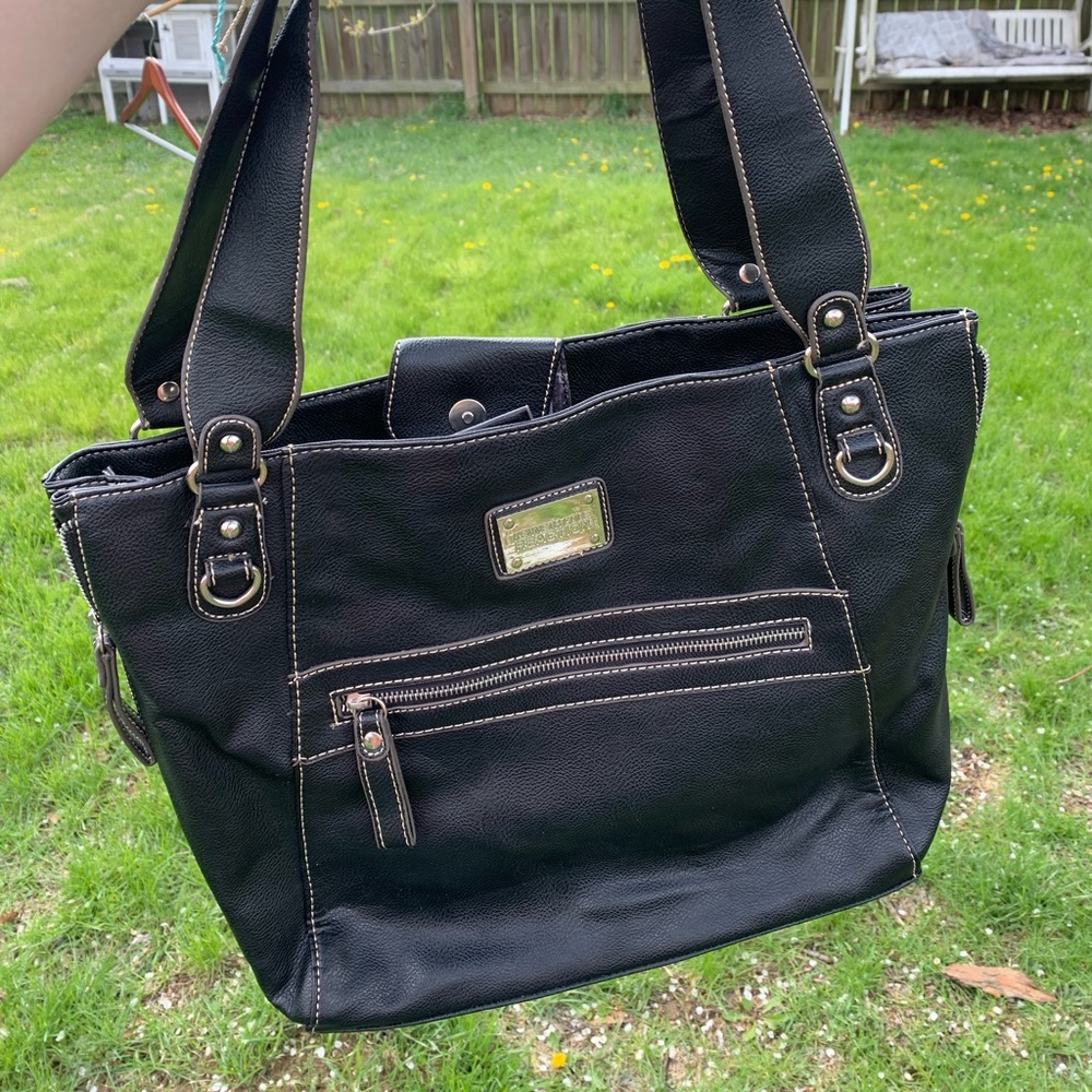 Black Kenneth Cole reaction purse